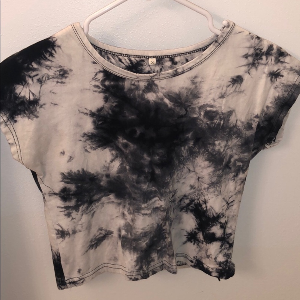 tie-dye black and white cropped t-shirt